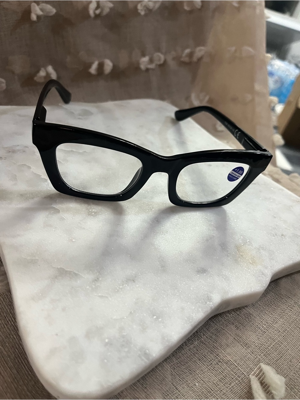 Black chunky frame readers +1.00 Strength - Picture 6 of 7